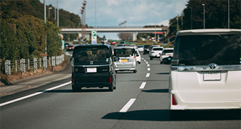 大阪の高速道路を利用したスムーズな移動の実現